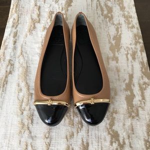 Pre-loved Tory Burch black & tan flats in size 6.5